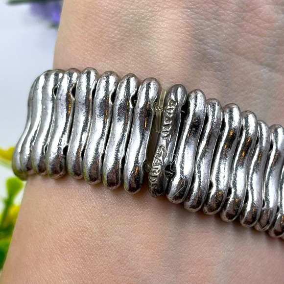 Avant Garde Signed Vintage Stretch Silver Plated Brass Bracelet - Picture 5 of 7